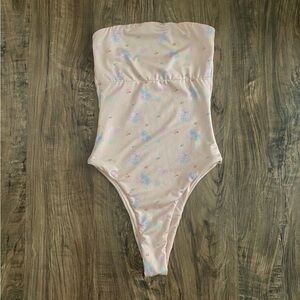 Djerf Avenue Swimsuit Summer
Island